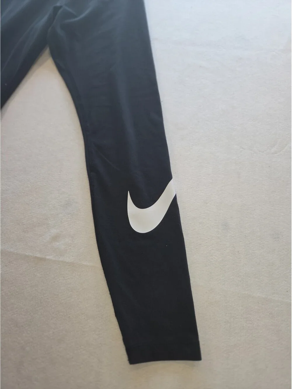Nike Essential Leggings Women Medium Black Tight Fit High Rise CB1 0009